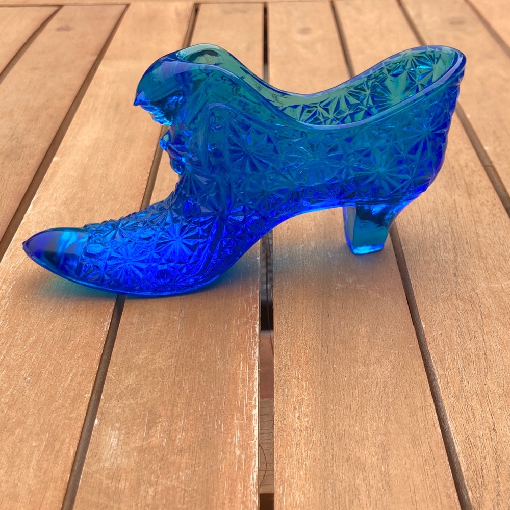 Vintage 1970’s Fenton Aqua Blue Daisy and Button glass shoe with cat PussNBoots
